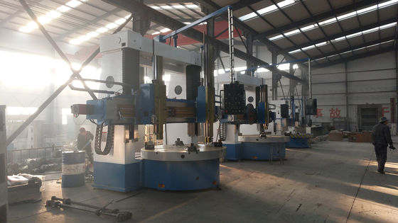 सीएनसी Tornos Para Metal Usados 3 अक्ष ब्रेक डिस्क सीएनसी घुमावदार ऊर्ध्वाधर टर्न मशीन